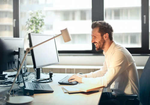 Zo blijf je fit als je veel thuis werkt (8 tips!)